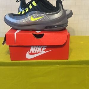Nike Air Max Axix